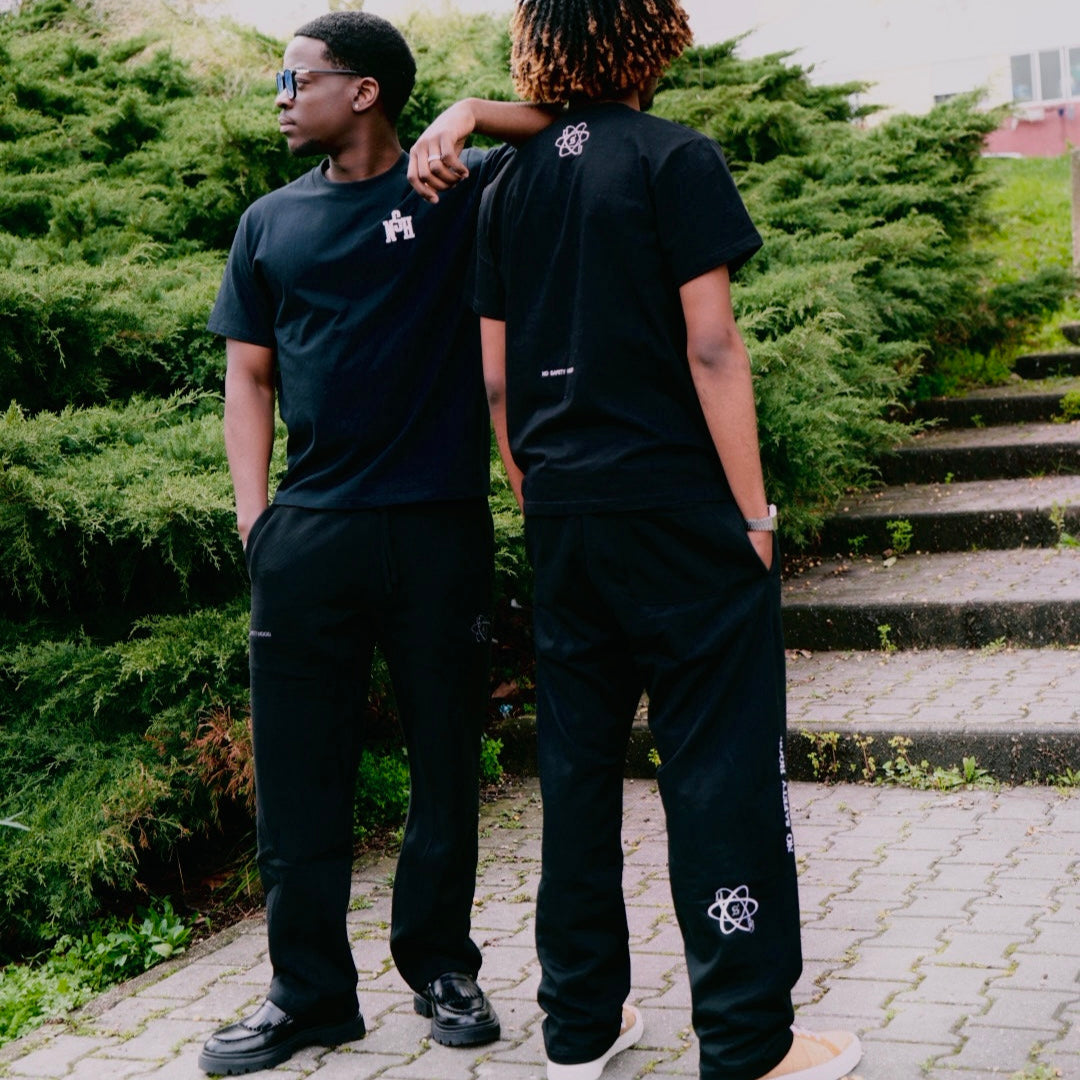BLACK - BASIC T-SHIRT